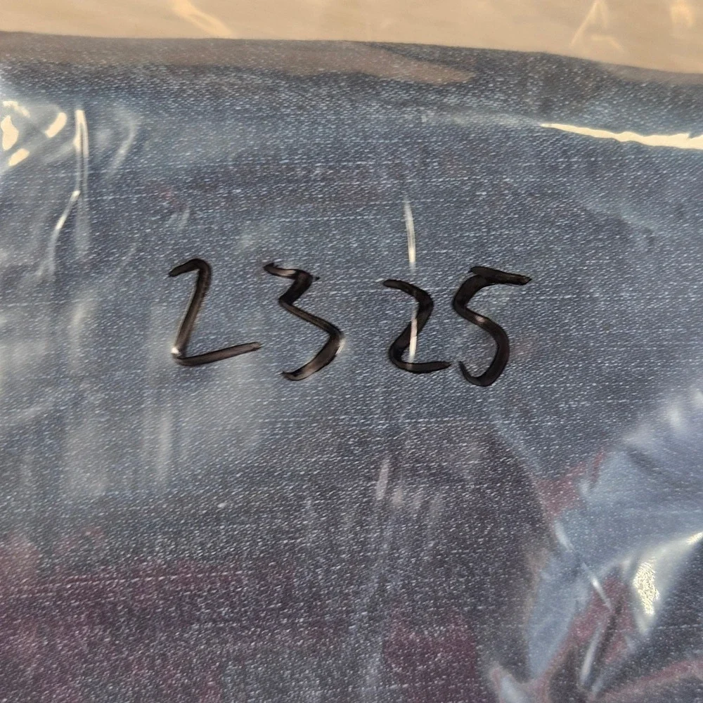 Signature by Levi Strauss Totally Shaping‎ Skinny Women 30x23 Blue Raw Hem Denim